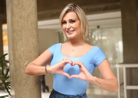 Andressa Urach não pretende apagar tatuagens: 'Deus me aceita como sou’
