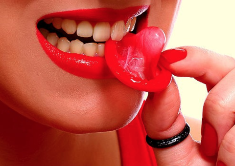 5 erros ao usar camisinha que podem comprometer sua segurança