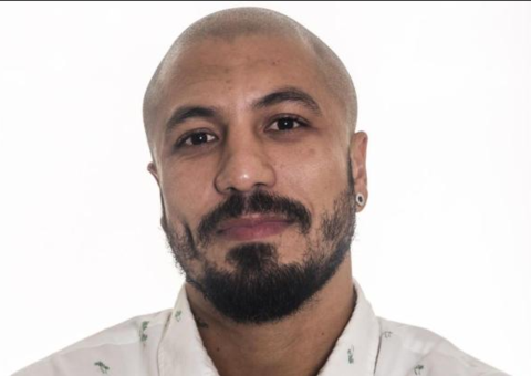 Ex-BBB Fernando posa para o Paparazzo e diz que está solteiro