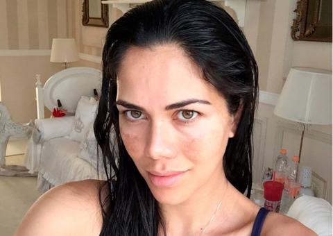 Daniela Albuquerque revela que passa xixi da filha no rosto para se livrar de manchas