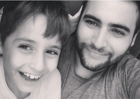 Uma criança de 8 anos reage da melhor forma possível à revelação do irmão que contou que é gay