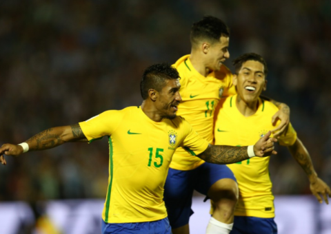 Brasil bate de virada o Uruguai e fica a um passo da Copa