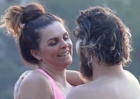 Luiza Ambiel dá suposta apalpada em parte íntima de Cartolouco; Veja