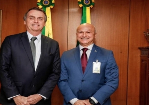 Juíza proíbe vídeos com apoio de Bolsonaro a Coronel Menezes
