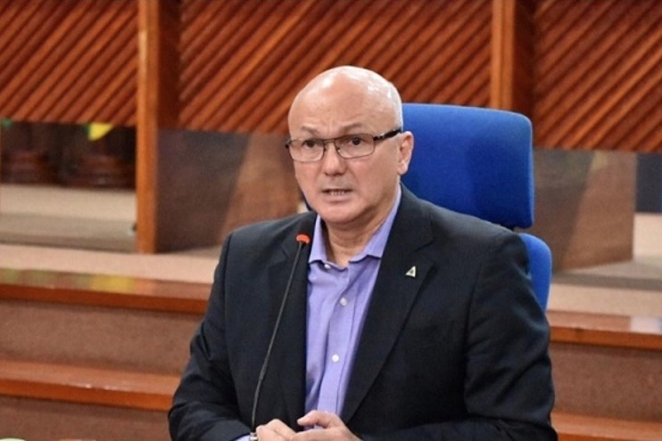 Alfredo denuncia Menezes por 'fake news' sobre faturamento da ZFM