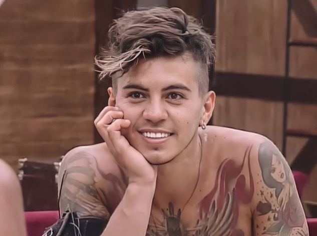 Biel encontra papel e web acusa Record de manipulação: 'bilhete?'