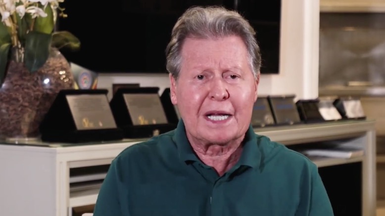 "Carrossel de inverdades": Arthur celebra decisões judiciais contra Nicolau