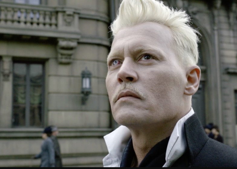 Após demissão, Johnny Depp posta carta aberta sobre escândalos de agressão