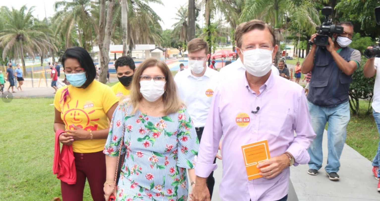 José Ricardo vota em Manaus e se diz confiante para o segundo turno