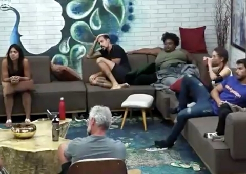 Peões levam bronca da produção após pedidos de informações externas