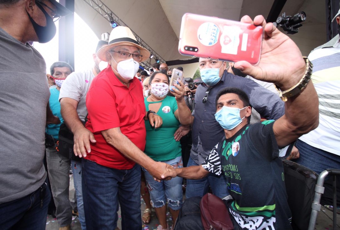 População de Manaus aprova auxílio financeiro de Amazonino Mendes