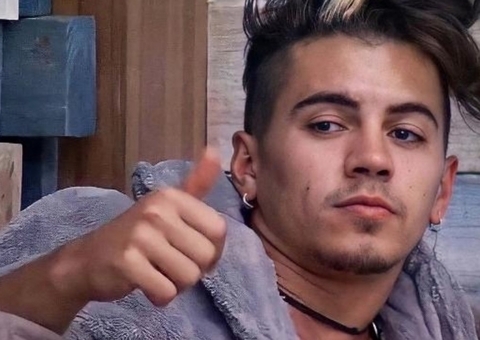 Fã cria robôs e monta central para manter Biel em A Fazenda