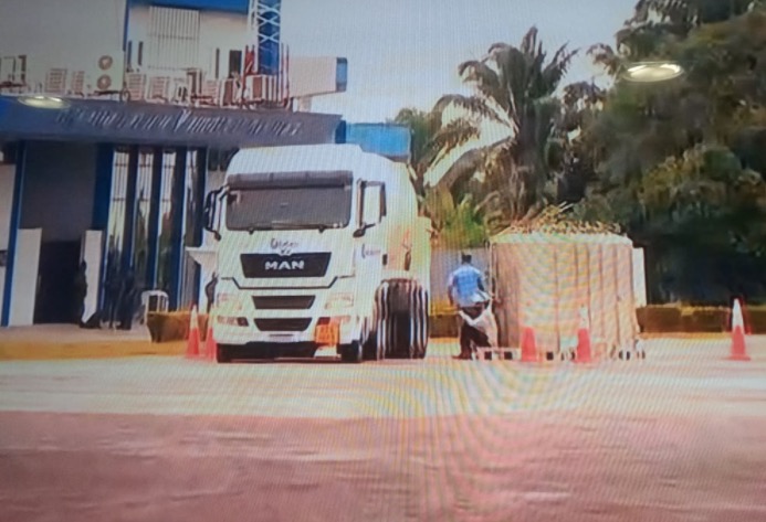 Avião com mais de 9 toneladas de oxigênio chega a Manaus