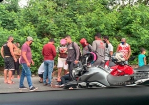 Colisão entre carro e motocicleta deixa um ferido em Manaus