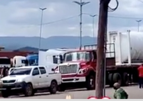 Comboio venezuelano que traz oxigênio para Manaus chega nesta manhã