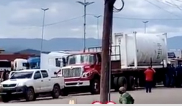 Comboio venezuelano que traz oxigênio para Manaus chega nesta manhã