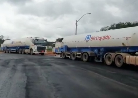 Manaus aguarda chegada de 4 caminhões de oxigênio que viajam pela BR-319