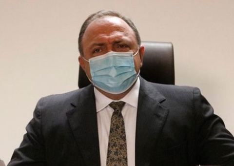 Eduardo Pazuello adia vinda a Manaus