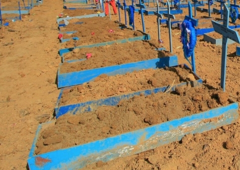 Manaus registra 141 enterros nesta segunda-feira; 74 vítimas da Covid-19