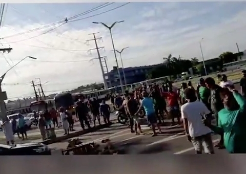 Contra decreto, feirantes fecham Bola do Produtor em protesto em Manaus