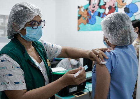 Novo posto de vacinação é aberto aos profissionais da saúde em Manaus