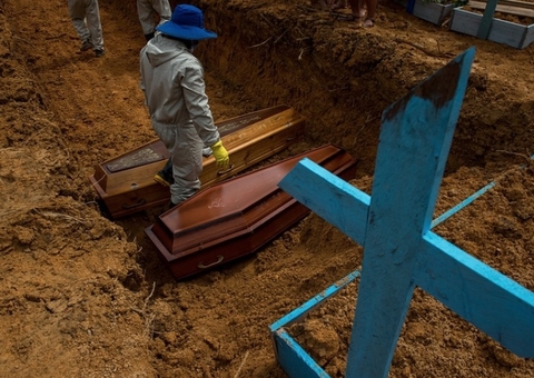 Manaus registra 58 enterros de vítimas da Covid-19 nesta sexta