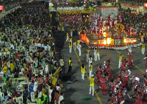 Manaus tem  ponto facultativo na segunda de Carnaval e  meio-dia de quarta 