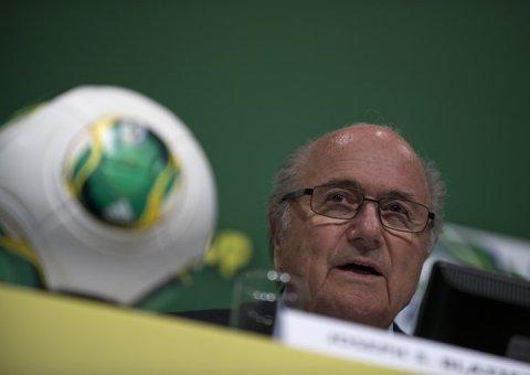 Blatter diz que gastos do governo com Copa das Confederações 'não são problema da Fifa'