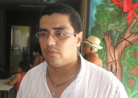 Carbrás atrasa pagamento  de servidores  e é negligente na coleta de lixo, diz deputado