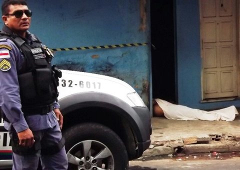 Jovem é alvejado com nove tiros no Morro