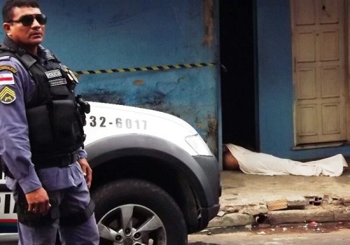 Jovem é alvejado com nove tiros no Morro