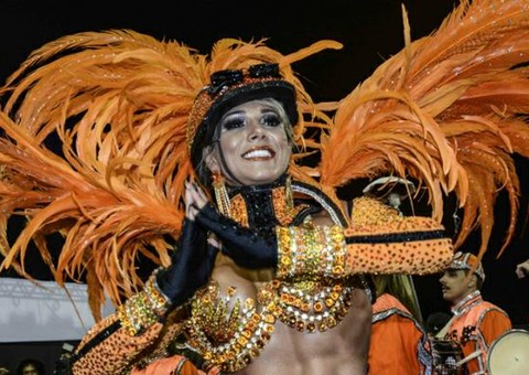 Carnaval: Veja as beldades que agitaram no primeiro dia do desfile