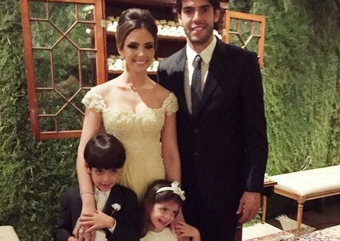 Voltaram? Carol Celico posta foto junto com Kaká e os filhos