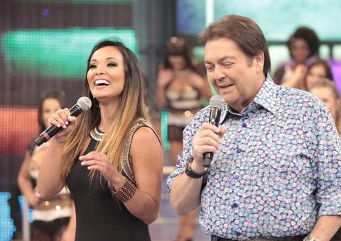 Após polêmicas, Carol Nakamura é demitida do Domingão do Faustão