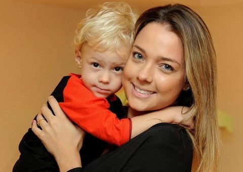 Mãe do filho de Neymar reclama de assédio