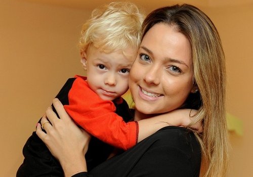 Mãe do filho de Neymar reclama de assédio