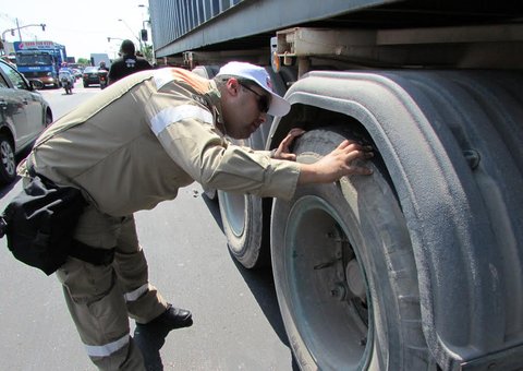 Carretas da morte são apreendidas em Manaus