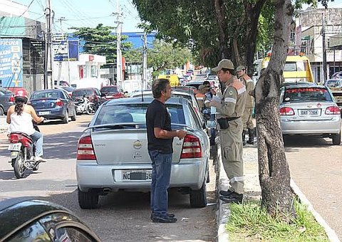 Manaustrans realiza operação para coibir irregularidades nas vias