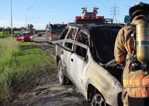 Herói salva motorista de carro em chamas 