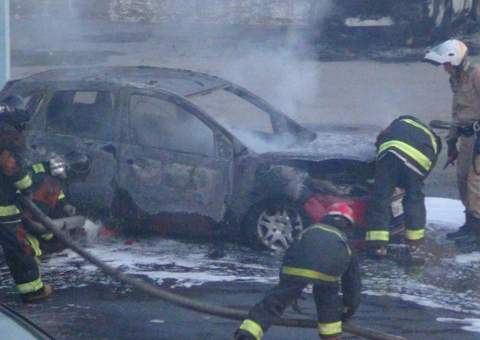 Vídeo identifica grupo que incendiou carros da Prefeitura de Manaus