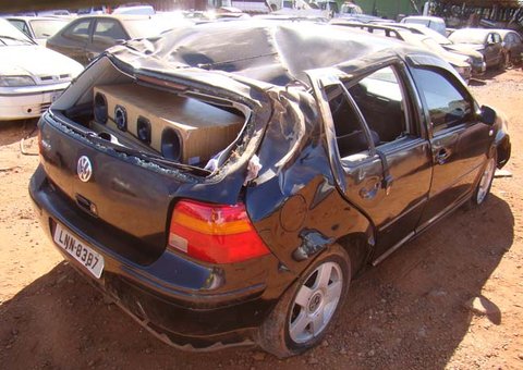 Capotamento deixa casal ferido em rodovia mineira