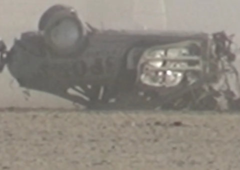 Homem escapa ileso de acidente a 300km/h