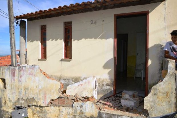 Criança de 2 anos morre atropelada após motorista bêbado invadir casa