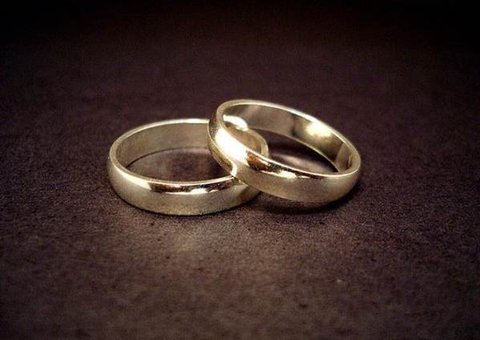 Casal descobre após casamento que são irmãos