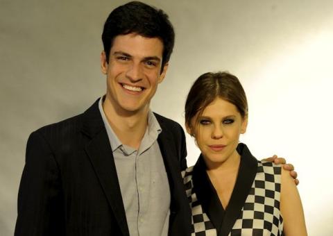 Edith flagra Féliz com um rapaz e vilão confessa que é gay