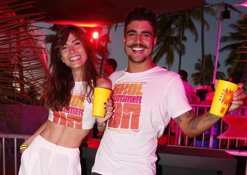 Maria Casadevall curte noite com Caio Castro