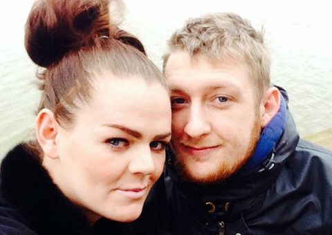 Depois que um virou mulher, amigos de infância estão apaixonados e vão casar