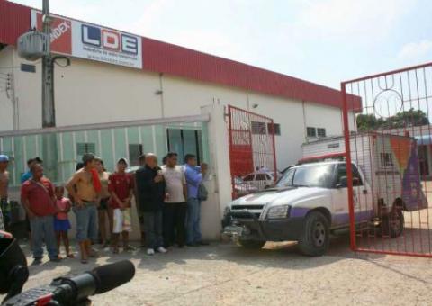 Casal é encontrado morto a facadas dentro de empresa