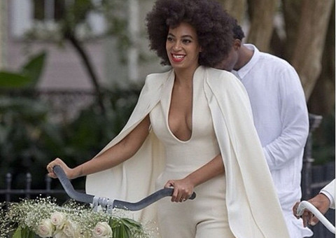 Irmã de Beyoncé vai de bicicleta à igreja no dia de seu casamento