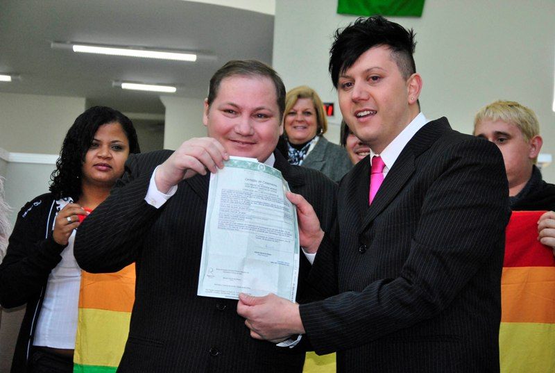 Amazonas registrou sete casamentos gays em 2013, diz IBGE